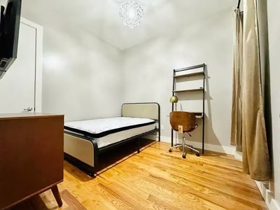 Charming Madison St Room Near Transit Main Photo