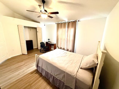 8 bedroom house in beautiful neighborhood  Main Photo