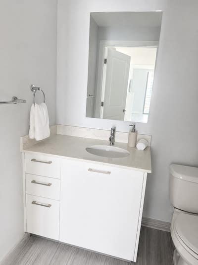 Sunny Isles Room for Rent Main Photo