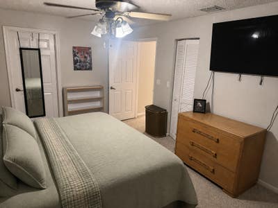 Private Furnished Rooms in Quiet Silver Lakes Home Main Photo
