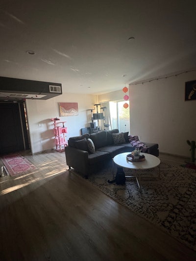 ✨ Private Bed and Bath – Valley Glen Main Photo
