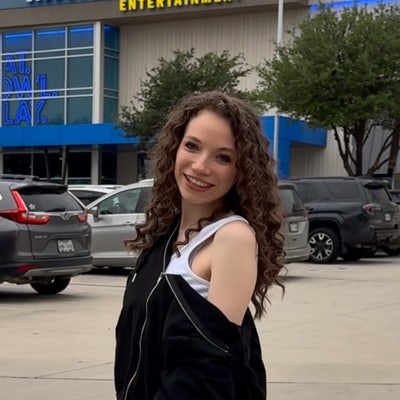 Student Female seeks a small or large room Main Photo