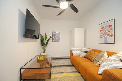 Room in Chinatown on a flexible lease Main Photo