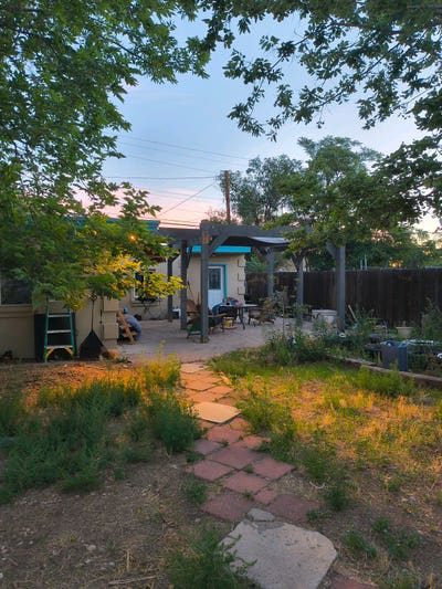 Looking for woman or chill human to share a house  Main Photo
