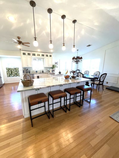 Executive-Style Private Room For Rent Main Photo