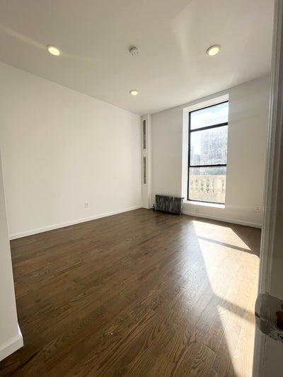 3920 Broadway Spacious Room in 4 Bed No Broker Fee Main Photo