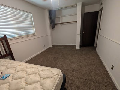 Decent size bedroom quite Main Photo