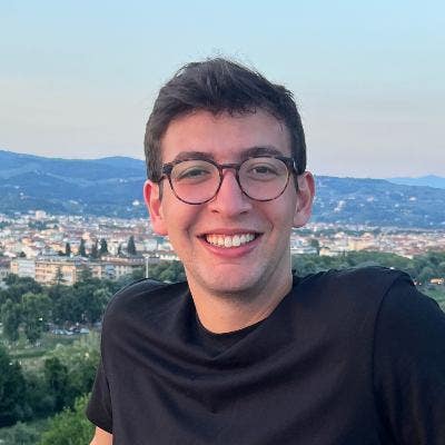 Professional Male seeks a small or large room Main Photo