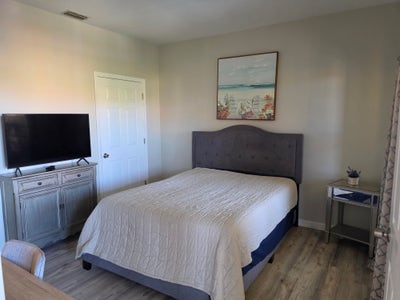 Private Bed/Bath, Gated, Near trail, beaches Main Photo