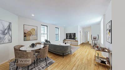 Roommate for m huge 2 bed apt + den  Main Photo