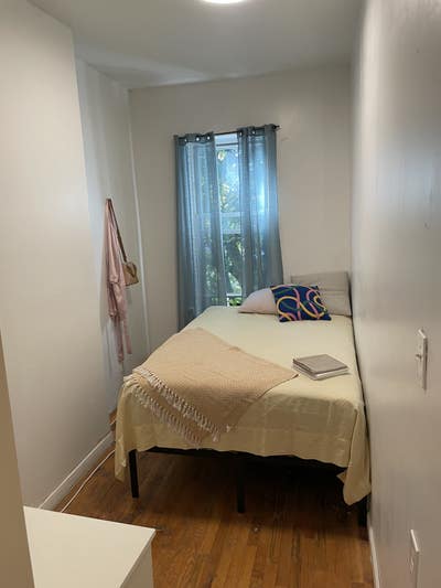Private Room Utilities included! The Bronx Main Photo