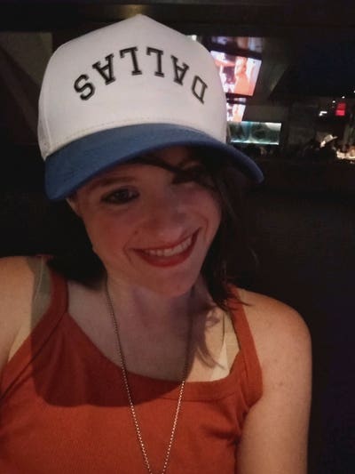 31 year old woman for one bed in a home Main Photo