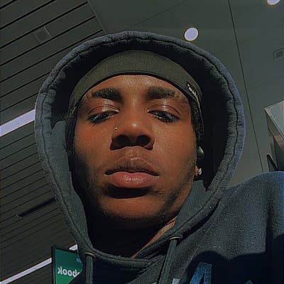 Professional Male seeks a small or large room Main Photo