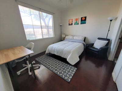 Quiet & very clean condo looking for room mate Main Photo