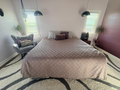 Primary Bedroom for rent in South LA! 🏡 Main Photo