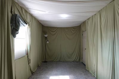 Large, cozy bedroom, garage parking, very private Main Photo