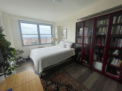 Large Forest Hills Room w/ Panoramic Skyline Views Main Photo