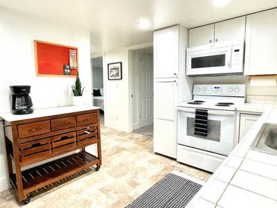Tacoma Home Close to Everything and Easy Access to Main Photo