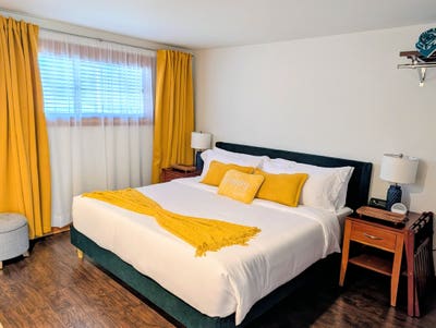Downtown Lakeview Retreat | Furnished 1BR Condo |  Main Photo