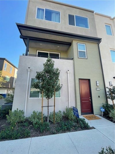 New Open Room Main Photo