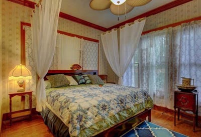 The accommodation offers a private bedroom and bat Main Photo
