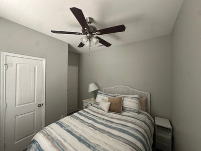 Bedroom and office for rent with private bathroom  Main Photo