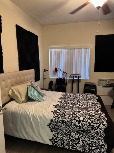 Furnished room w/private bath Main Photo