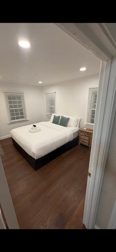Private Room + Bath | Gym, Jacuzzi, Bills Included Main Photo