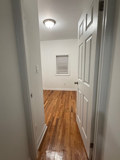 Small room  Main Photo