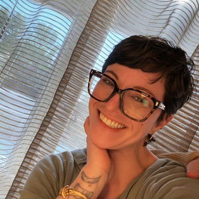 Professional Female seeks a small or large room Main Photo