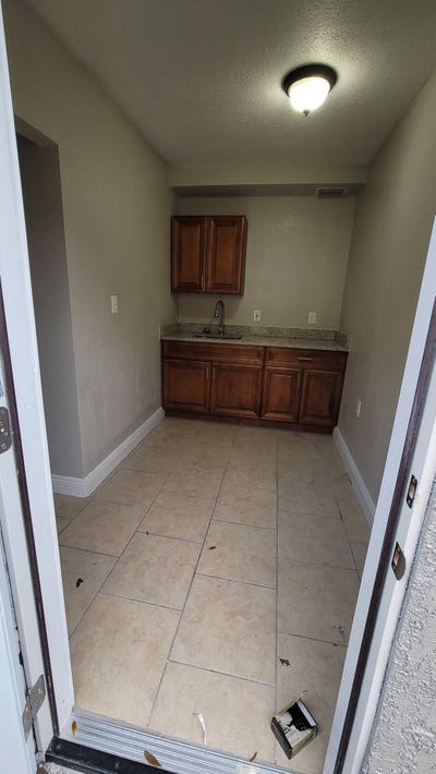 Charming 1 Bed Bath Single studio   in Tampa_$mont Main Photo