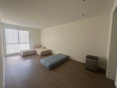 Looking for Roomate(s)!! Main Photo