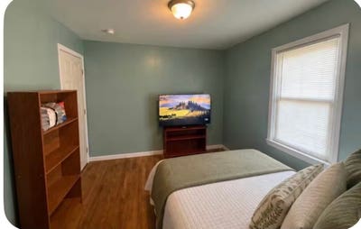 Cozy BR with tv in quiet neighborhood  Main Photo