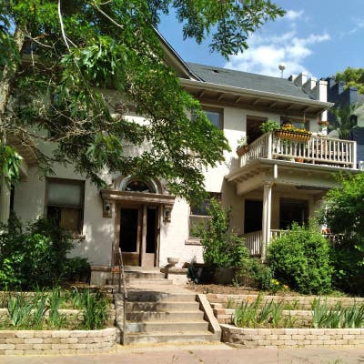 Charming Garden‑Level Apartment in Classic Capitol Main Photo