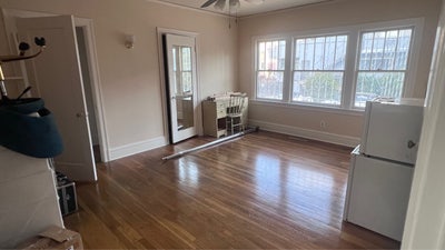 Huge bedroom with private bath in hollywood Main Photo