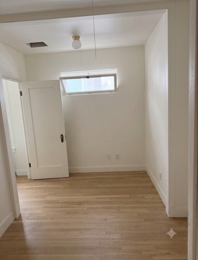 Bankers Hill room Main Photo