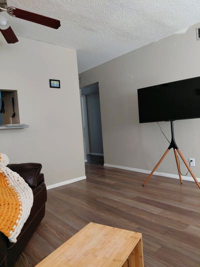 Looking to share this apartment. Main Photo