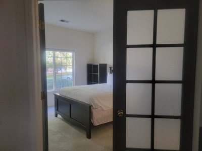 Bright, spacious room in friendly, quite House.  Main Photo