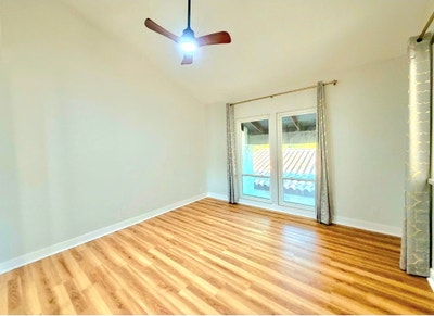 Large room with private bathroom  Main Photo