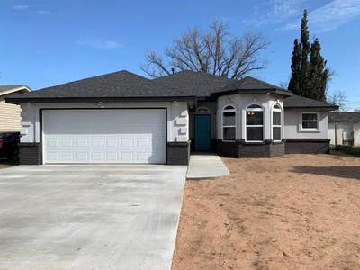 Room for Rent - Comfortable Home & Easygoing  Main Photo