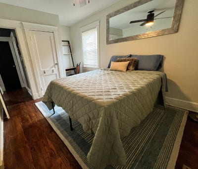 Beautiful Private Room in Quiet Home Main Photo
