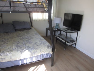 Room for rent for flight attendant Main Photo