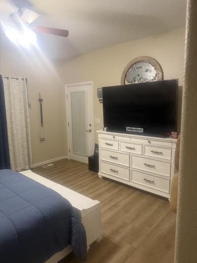 Room for rent in fully furnished large home. Main Photo