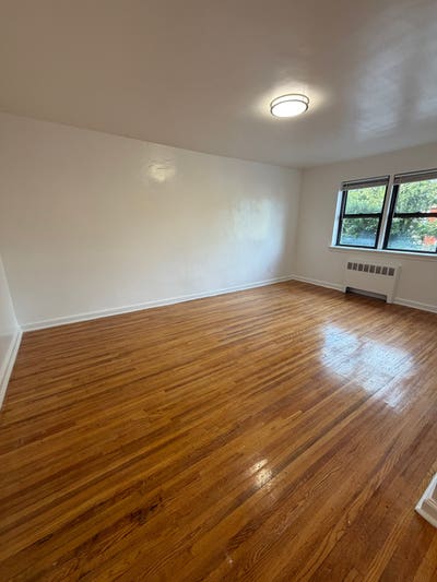 Beautiful One Bedroom Apartment Now Available In O Main Photo