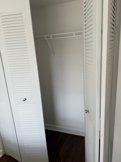 1 room 1 bath for rent  Main Photo