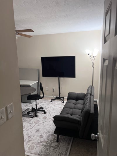 *$700/Month (All Utilities Included)* Main Photo