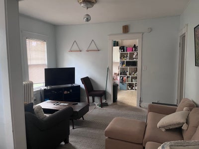 Two rooms for rent in Clarendon! Main Photo