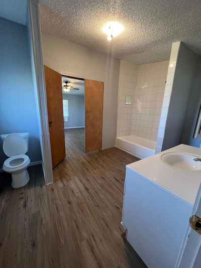 1 master bed with private bathroom.  Main Photo