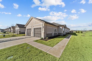 Townhome-Large Bedroom/Walk-in Closet/Private Bath Main Photo