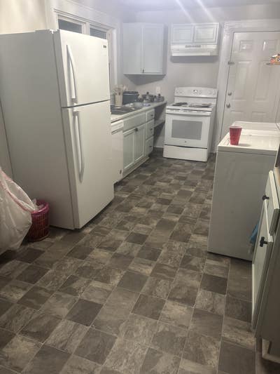 Looking for a female roommate  Main Photo